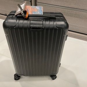 Carry on Essential light Rimowa